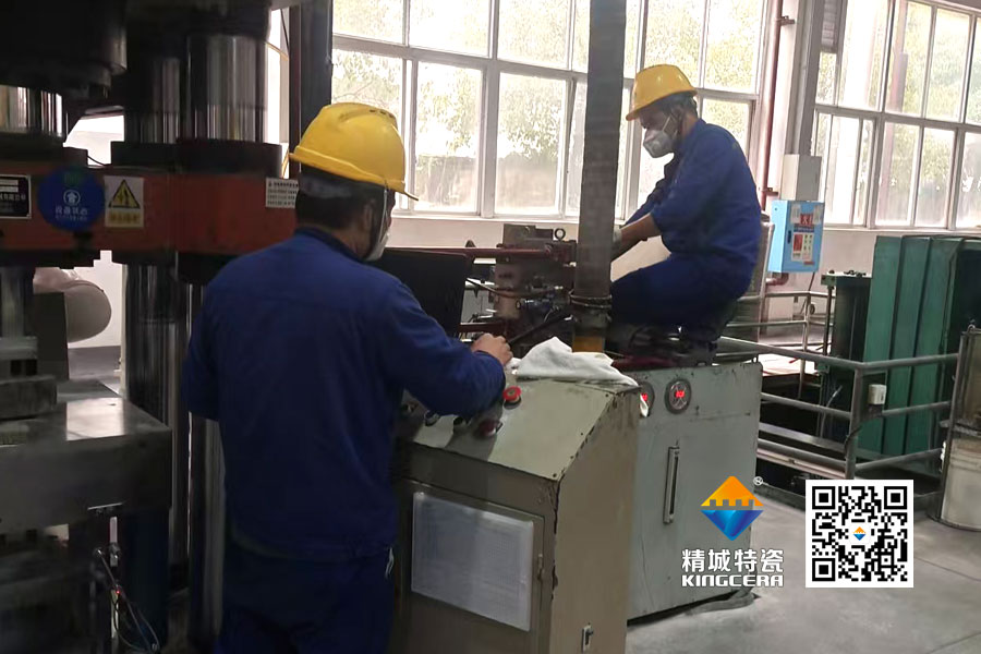 以厂为家，，，，，，，勇于继续：魏科班组自主刷新压机纪实